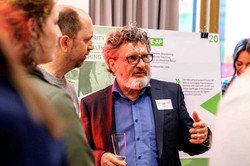 Global Gallery 2026 Netzwerken Personen im Gespräch