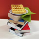Eat & Read Waffel auf Bücherturm