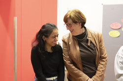 Tandem2Job Midterm Meeting 2023 Mentee und Mentorin lachen gemeinsam beim Tandem2Job 2023 Mid-Term Meeting