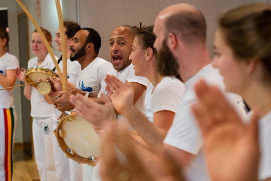 Come2Campus Eine Capoeira Gruppe bei einem Auftritt im Internationalen Begegnungszentrum (IBZ)