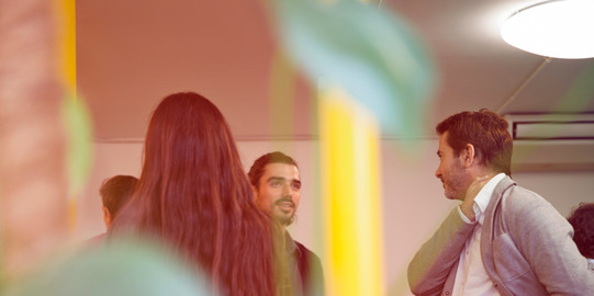 Third Mission Menschen unterhalten sich