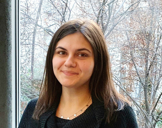 Porträt Eleonora Soos Portrait Eleonora Soos mit Bildunterschrift: Praktikum