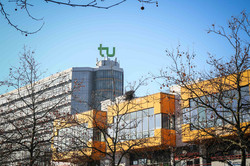 Mathetower und Mensa Das Mensagebäude und das Mathegebäude.